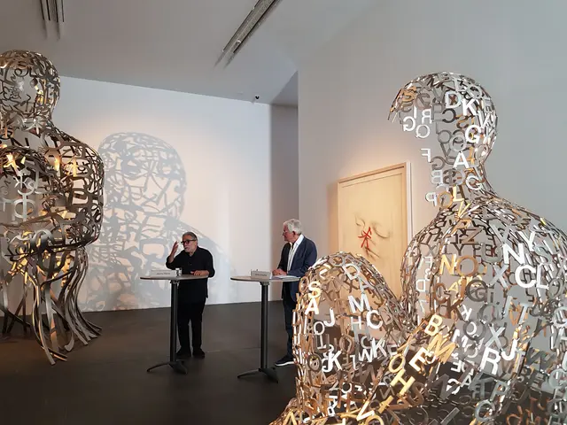 Jaume Plensa (links) und Walter Smerling, Direktor MKM Museum Küppersmühle für Moderne Kunst während der Vorbesichtigung.