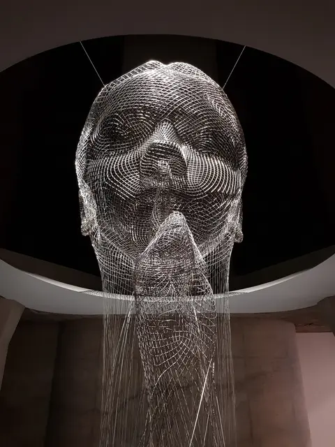 "Invisible Anna" im Siloraum. Blick in die Ausstellung "Invisible" von Jaume Plensa im Museum Küppersmühle in Duisburg.