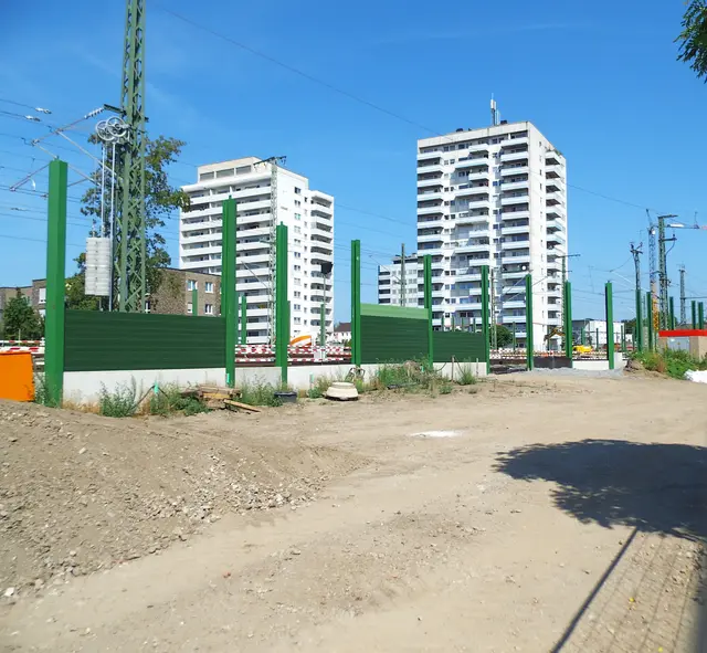 Baustelle Schallschutzwand Weseler Bahnhof, entlang P+R Parkplatz an der Ansicht: Friedenstraße.
Sachstand: 10.07.2026 | Foto: Siegmund Walter, 10.07.2026, 11:00 Uhr