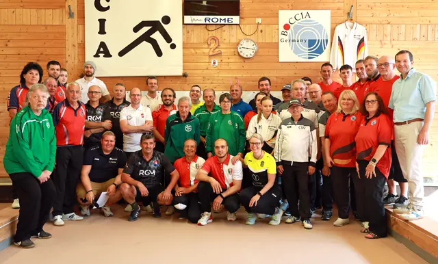 Gruppenbild mit allen Mannschaften und dem Schirmherrn (nur die Schweiz reiste erst später an) | Foto: Lukas Kalo, Lukasaugenblicke