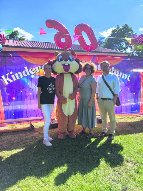 Als Ehrengäste konnten Stadträtin Marion Zott, Vertreter der Kindergartenverwaltung, der Erste Bürgermeister Herr Dußmann sowie das beliebte Stadtmaskottchen Aichi begrüßt werden.  | Foto: Stadt Aichach