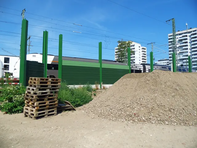 Baustelle 🏗 Montage Schallschutzwände Weseler Bahnhof.
Sachstand: 10.07.2026 | Foto: Siegmund Walter, 10.07.2026, 11:02 Uhr