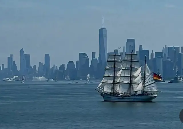 GORCH FOCK vor der Skyline Manhattans | Foto: Foto: US Navy