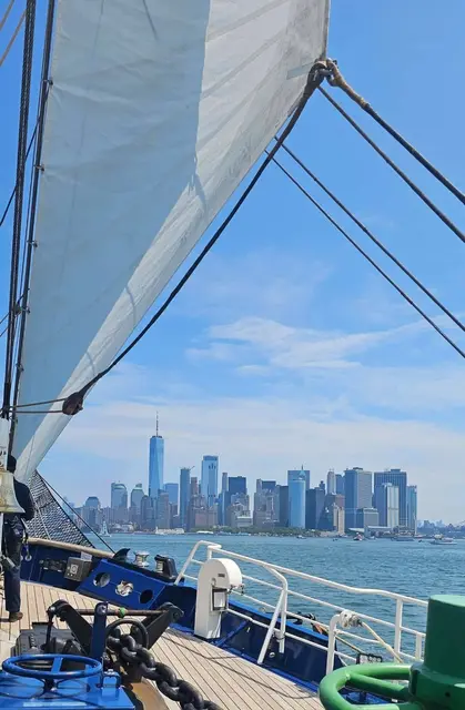 Blick über die Back auf Manhattan | Foto: Foto: Screenshot Facebookseite GORCH FOCK