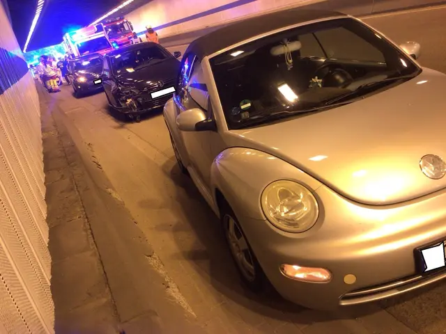 Verkehrsunfall im Tunnel auf der A40 in Fahrtrichtung Dortmund | Foto: Feuerwehr Bochum