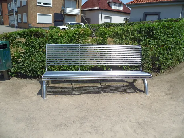 Edelstahl Sitzbank in Borken (Kreis Borken) | Foto: Siegmund Walter, 07.07.2026, 13:38 Uhr