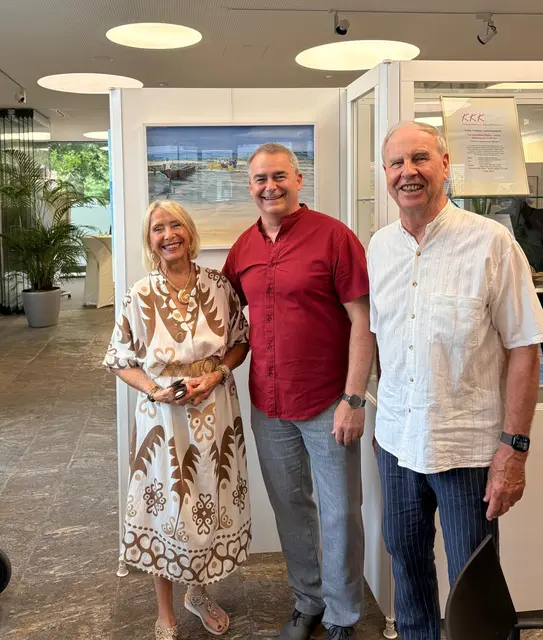 3.v.l. Dr. Frank Pfeilschifter, stellvertretender Vorsitzender des KKK hielt die Laudatio zur Ausstellung. | Foto: Königsbrunner Künstlerkreis