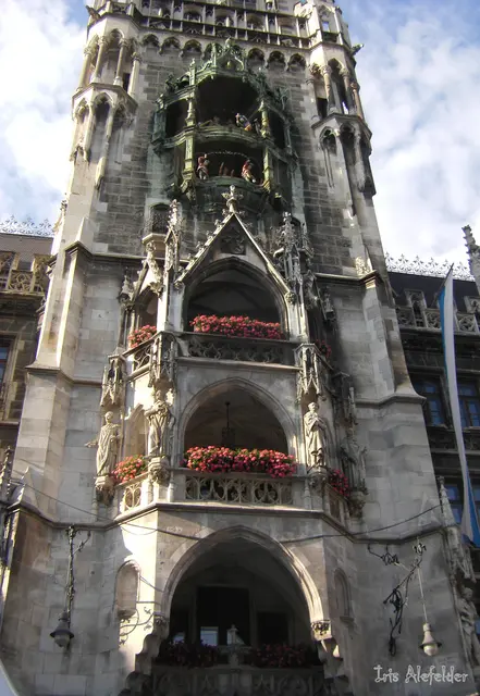 Rathausturm mit Glockenspiel | Foto: Iris Alefelder