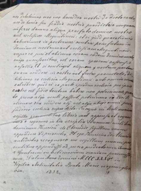 Eine Dokumentenabschrift , welches das Jahr 1332 betrifft.
