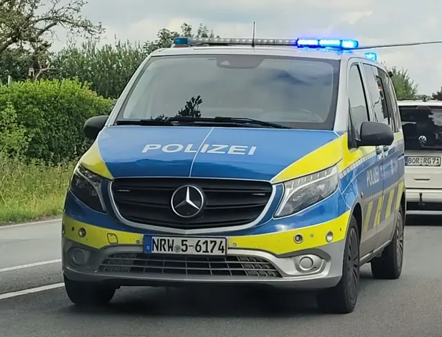 Bild Schepers Text Polizei Wesel/ Polizeibeamte stellen Täter auf frischer Tat