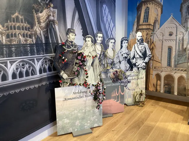 Die Geschichten hinter den Exponaten erzählt Brigitte Neumaier bei einer kostenlosen Führung durch die Ausstellung „verliebt“, verlobt, verheiratet … Eheglück im Hause Habsburg? | Foto: Erich Echter