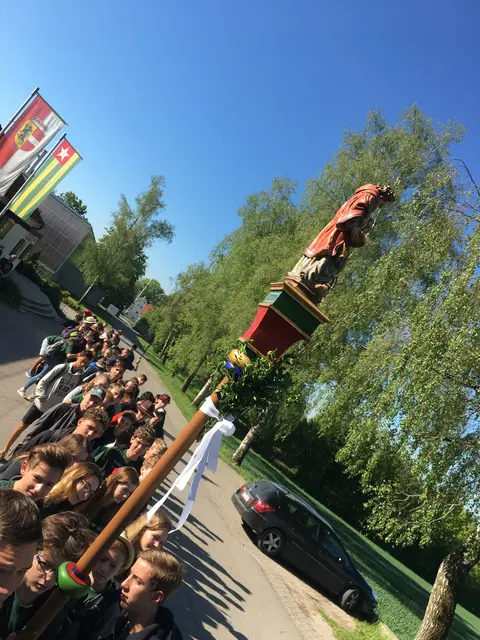 Die Friedberger Andechswallfahrt gibt es seit 1599. Nicht ganz so lange gab es die Friedberger Jugendwallfahrt, bis Corona ihr den Gar ausgemacht hat. Aber man hört, dass die Pfarrjugend eine Neuauflage planen soll.  | Foto: P. Steffen Brühl 