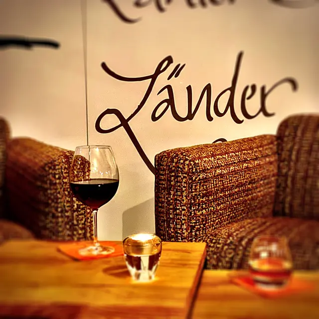 Nicht alles, was im Divano ausprobiert wurde, ist zum Erfolg geworden. Einige wünschten sich, dass das Divano auch abends geöffnet sei. 
So wurde mit der DIVANOlaunge am Freitagabend ein entsprechender Versuch gestartet.  | Foto: P. Steffen Brühl