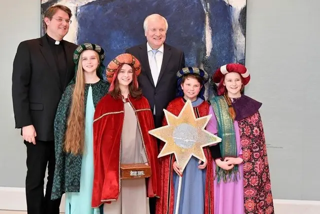 Dass die Friedberger Sternsinger das ganz super machen, das hat sich bis nach München herumgesprochen. Und so gab es eine Einladung vom damaligen bayerischen Ministerpräsident Horst Seehofer in die Staatskanzlei. Er wollte sich herzlich bei den Jugendlichen für ihr Engagement bedanken.   | Foto: Pfarrei St. Jakobus maj.