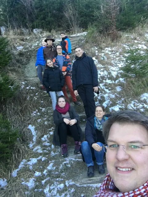 Auch in der Jugendarbeit setzt sich nicht jedes Format und jede Idee durch. Das „Jugend-Bibel-Camp“ zum Beispiel in Maria Trost, Nesselwang, gab es nur ein Mal. Nicht, weil die Jugendlichen, die dabei waren, es nicht gut fanden. Es klang für die meisten aber zu anspruchsvoll. 

Die Lebens-Glaubens-Woche der Pfarrjugend dagegen erfreut sich großer Beliebtheit bei den Jugendlichen und jungen Erwachsenen.  | Foto: P. Steffen Brühl