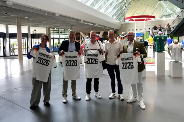 v.l.: Birgit Köbl, Prof. Dr. Sven Laumer, Robert Schraudner, Harm Ohlmeyer, Dr. Fabian Mehring | Foto: Bayerisches Staatsministerium für Digitales