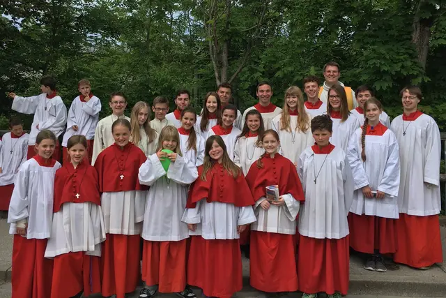 Jugendarbeit ist ein Kernstück des pastoralen Wirkens der Pfarrei St. Jakobus maj. 

Die Jugend ist in St. Jakob gut aufgestellt: zwei Pfadfinderstämme (DPSG und PSG), die Ministranten und seit 2016 gibt es die Pfarrjugend als  verbandübergreifende Klammer. P. Brühl hat mit viel Herzblut die Pfarrjugend aufgebaut, weil er merkte, dass es eine Antwort auf die spirituelle Suche Jugendlicher und junger Erwachsener brauchte.   | Foto: Pfarrei St. Jakobus maj.