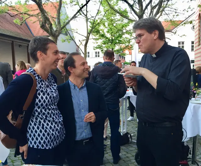 Eines war dem Friedberger Stadtpfarrer Steffen Brühl immer wichtig: unter Menschen zu sein.  | Foto: Pfarrei St. Jakobus maj. 