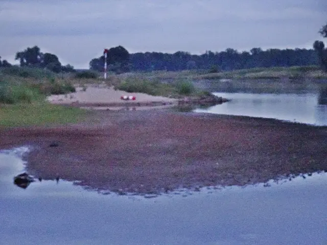 Die Sandbank ist bei einen normalen Pegelstand nicht zu sehen !