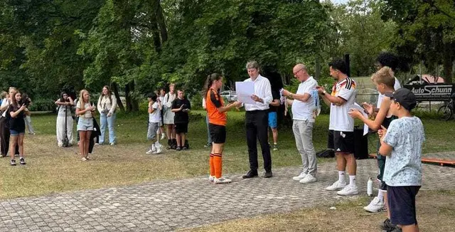 Siegerehrung durch Bürgermeister Dr. Michael Higl | Foto: Mittelschule Meitingen