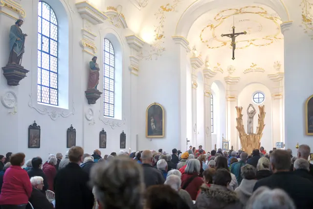 Das Interesse an der generalsanierten Wallfahrtskirche St. Afra im Felde ist seit der Wiedereröffnung im September 2024 ungebrochen groß.  | Foto: Achim Lüders