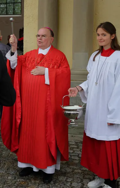 Im September 2024 eröffnete der Augsburger Bischof Dr. Bertram Meier unter großer Beteiligung der Bevölkerung die zwischen 2021 und 2024 unter Stadtpfarrer Steffen Brühl generalsaniert Wallfahrtskirche St. Afra im Felde.
