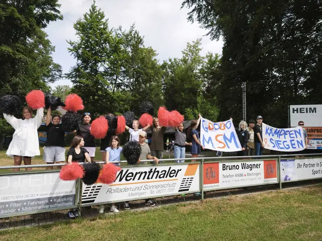 Die Fans feuerten die Teams kräftig an. | Foto: Mittelschule Meitingen