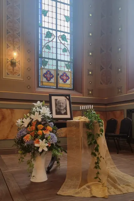 Mit einer gemeinsamen Gedenkveranstaltung haben der Landkreis Günzburg, die Stadt Ichenhausen, die Hans-Maier-Realschule Ichenhausen und die Stiftung Ehemalige Synagoge Ichenhausen des am 8. Juni 2026 verstorbenen Staatsministers a. D. Prof. Dr. Hans Maier gedacht.  | Foto: Angela Brenner / Landratsamt Günzburg 