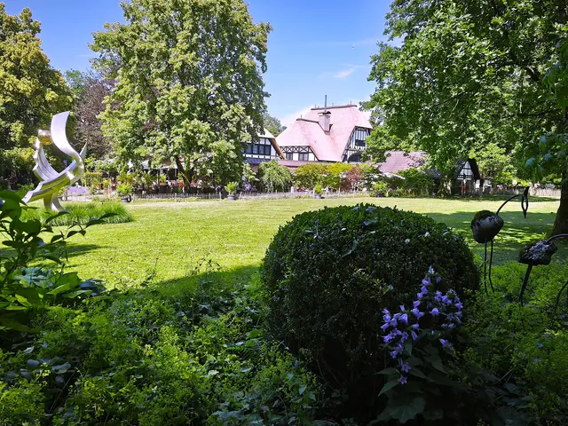 Ein Skulpturenpark bei einer Hotelanlage | Foto: Shima Mahi