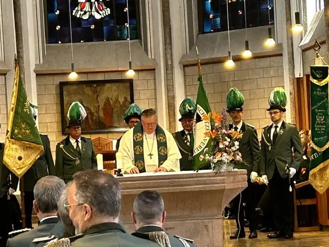 Die Schützenmesse zu Beginn des Hamborner Schützenfestes wurde von Abt Albert zelebriert.
Foto: BSV Hamborn
