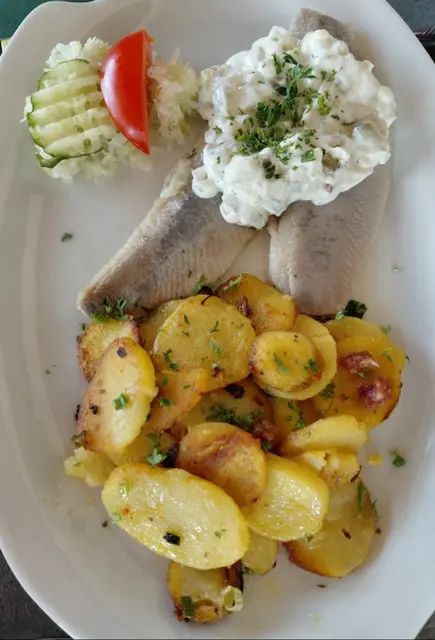 Leckere Matjes mit Bratkartoffeln