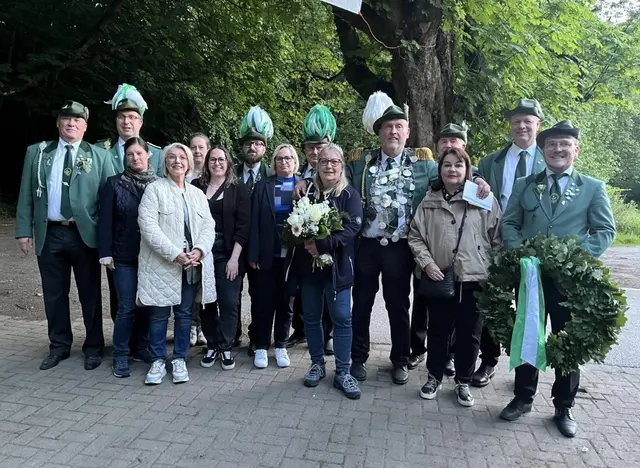 Die neue Throngesellschaft um das Königspaar Karl-Heinz Zimmermann und Heike Winkels geht voller Vorfreude in die kommenden zwei Jahre.
Foto: BSV Hamborn 
