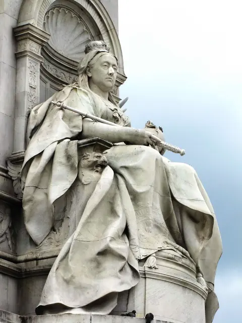 Die letzte Welfenherrscherin aus dem Haus Hannover auf dem Thron von Großbritannien und Irland war Victoria. Sie stand durch die Kolonialpolitik dem größten Weltreich vor, das die Erde je gesehen hat. Sie wird auch als Mutter Europas bezeichnet, da in allen fünf Königshäusern ihre Nachkommen herrschen. Kaiser Wilhelm war ein Enkel von ihr. Königin Elisabeth und Prinz Charles Ururenkel. Und der heutige Prinz von Hannover, Ernst August, ist ein Nachfahre in der fünften Generation nach ihr. | Foto: Kurt Wolter