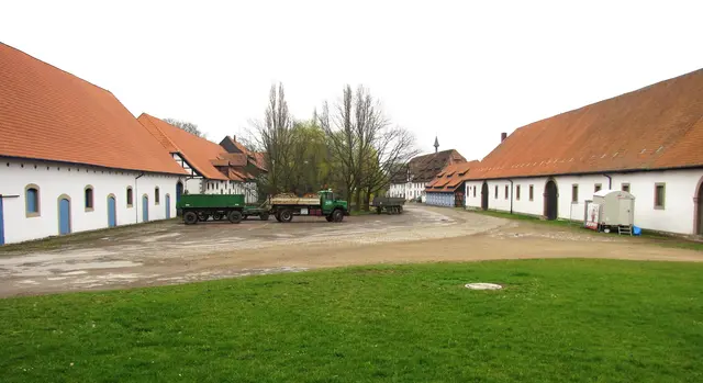 Auf dem Welfengut Calenberg in Schulenburg, nahe der Marienburg, hat einst Ernst August IV., Urenkel von Georg V., gelebt. Und sein Sohn Ernst August, der Vater des heutigen Welfenchefs, ist dort groß geworden. | Foto: Kurt Wolter