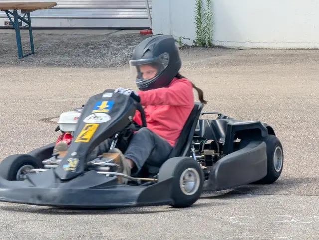 Magdalena absolviert die Aufgabe im "Kreuz" | Foto: Tanja de la Vigne
