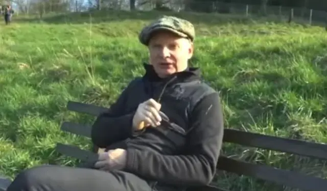 Uwe Steimles beim Selbstgespräch | Foto: Screenshot Facebook
