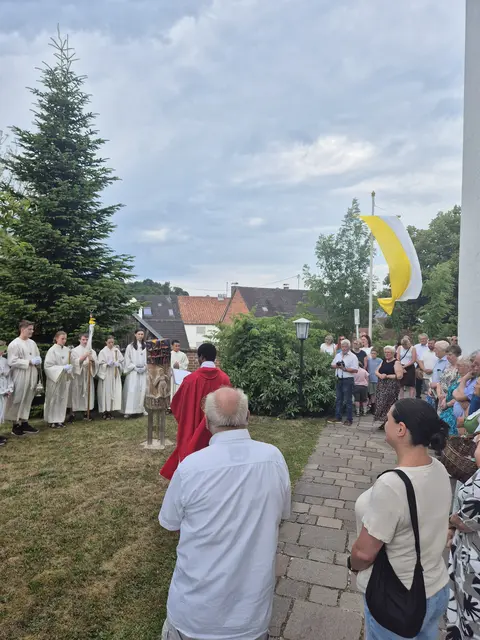 Im Rahmen des jüngsten Pfarrfestes wurden die neuen Kunstwerke Malzers gesegnet.
