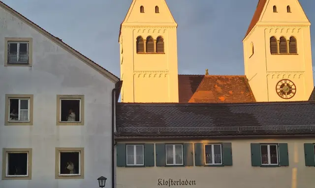 Der Tag erwacht für die Mönche