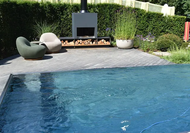 Auch ein Swimmingpool für den eigenen Garten wurde gezeigt (die Benutzung war allerdings untersagt).