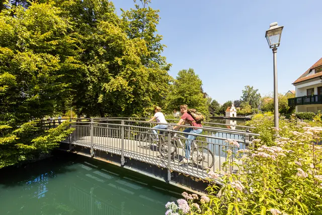 Der Landkreis Günzburg entwickelt gemeinsam mit dem Planungsbüro Mobilitätswerk GmbH ein Radverkehrskonzept. Das Foto zeigt den Stadtpark in Krumbach.  | Foto: Heiko Grandel 