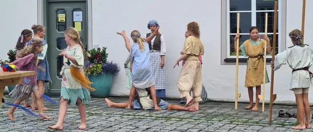 Gauklerkinder vor dem Spiel