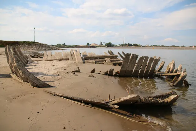 (Copyright) Bilder Schepers / Dürre legt Schiffswrack aus 19. Jahrhundert frei.