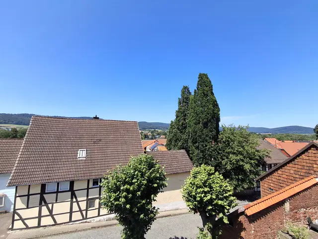 Ausblick vom Hotelzimmer zum Ort.