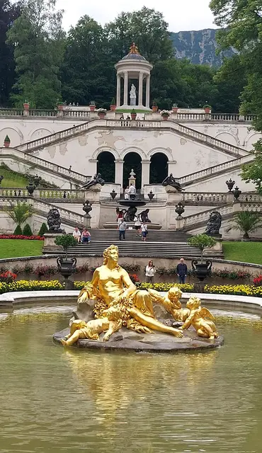 Teich und Treppenanlage vor dem Schloss | Foto: privat