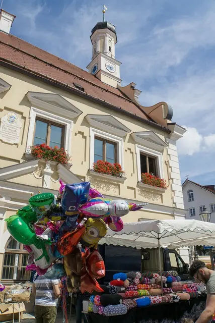 Zahlreiche Fieranten werden wieder ihre Waren feilbieten. | Foto: Stadt Friedberg