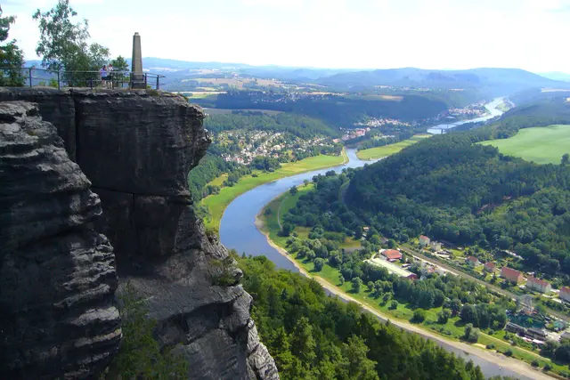 Von dort oben blicken wir elbaufwärts Richtung Bad Schandau. | Foto: Kurt Wolter