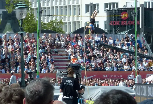 Stabhochsprung ist eine spektakuläre Sportart. Aber durch den Wind war es für die Athleten nicht einfach. | Foto: Kurt Wolter