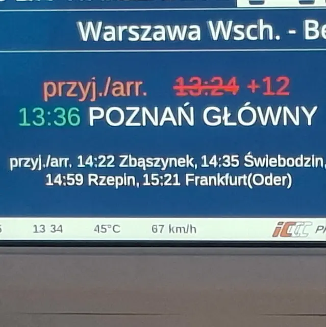 Foto: Höchste Eisenbahn - Warszawa Zachodnia - Beeindruckende Architektur – und nichts liegt herum, auch nicht auf den Gleisen