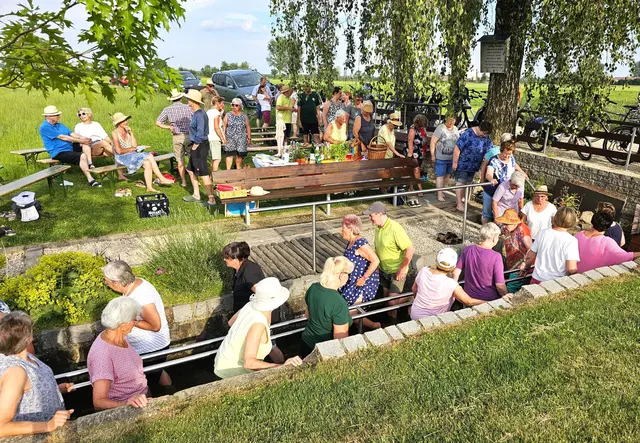 An heißen Sommertagen kommen in den Nachmittags- und Abendstunden täglich bis zu 250 Besucher zur gepflegten Westendorfer Kneipp-Anlage. | Foto: Peter Heider