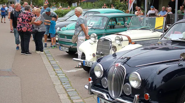 Ein Highlight bei jeder Messe ist immer wieder die Oldtimerschau auf der Schlossstraße. | Foto: Peter Heider